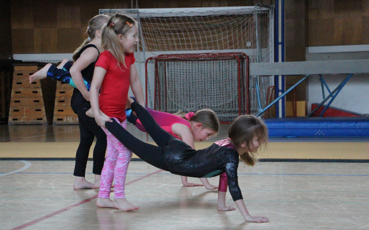 Proměňte starou dílnu na tělocvičnu pro gymnastky