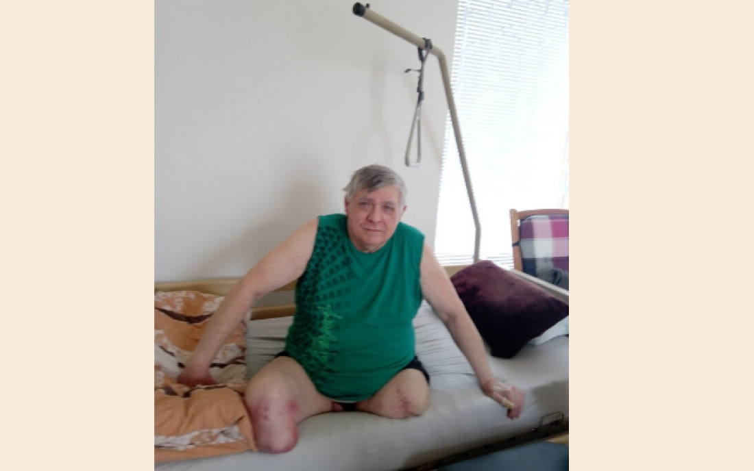 Pan Zoula je po amputaci končetin a rozbil se mu vozík