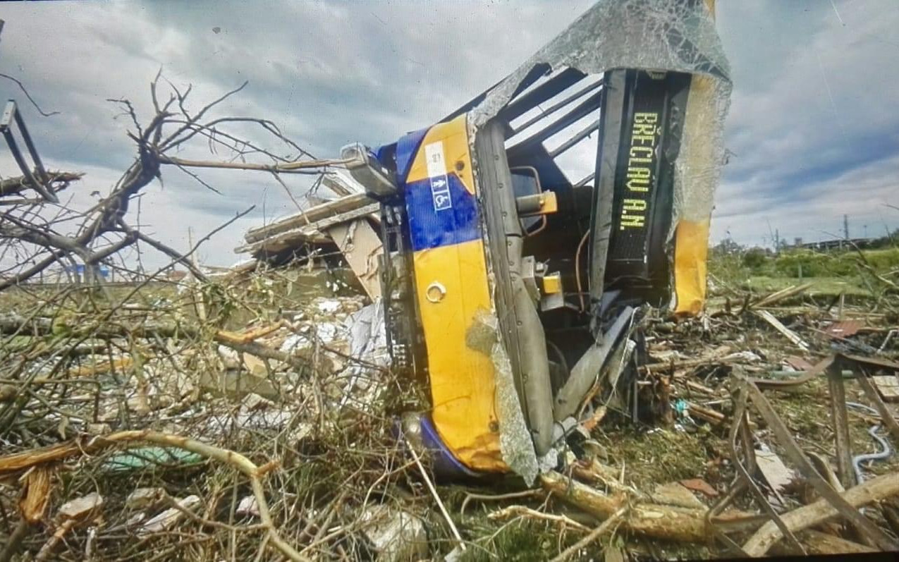 Pomohli jste Kosovým, které zasáhlo tornádo