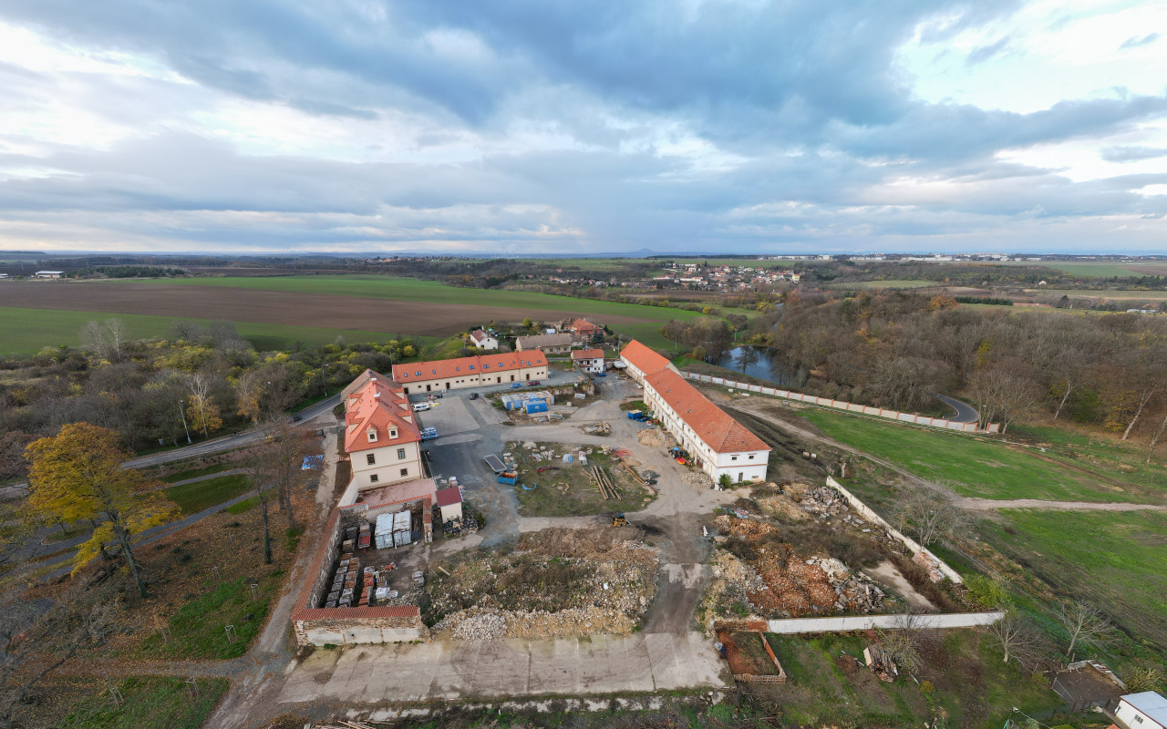 Složili jste se na rekonstrukci zchátralého statku v Drastech