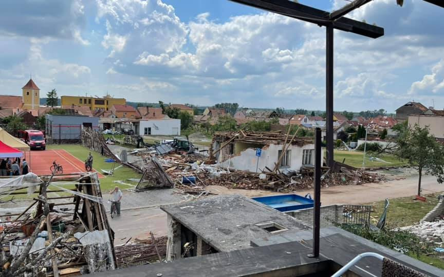 Pomohli jste Lejskovým/Houžvovým, které zasáhlo tornádo