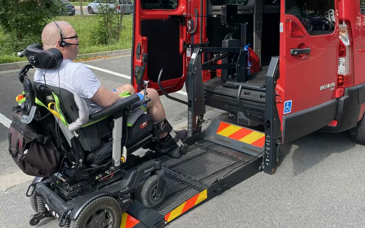 Pomohli jste Martinovi s pořízením speciálně upraveného automobilu