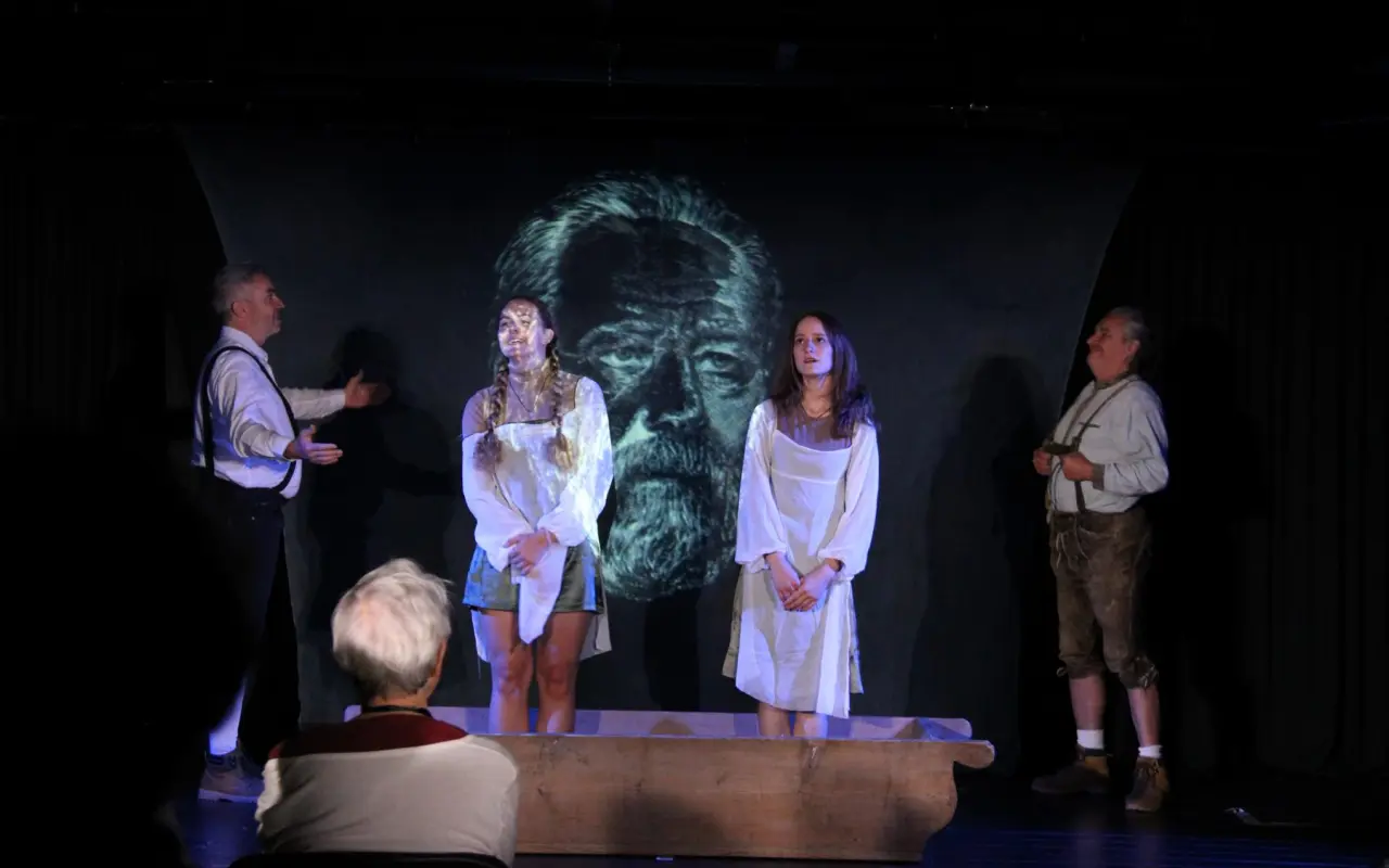 Podpořte cestu našeho amatérského divadla na festival do Nepálu!