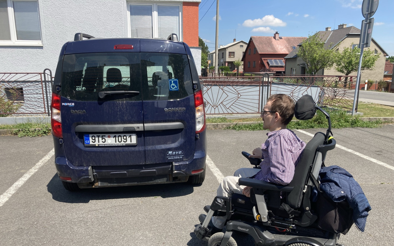 Nové auto pro Adama