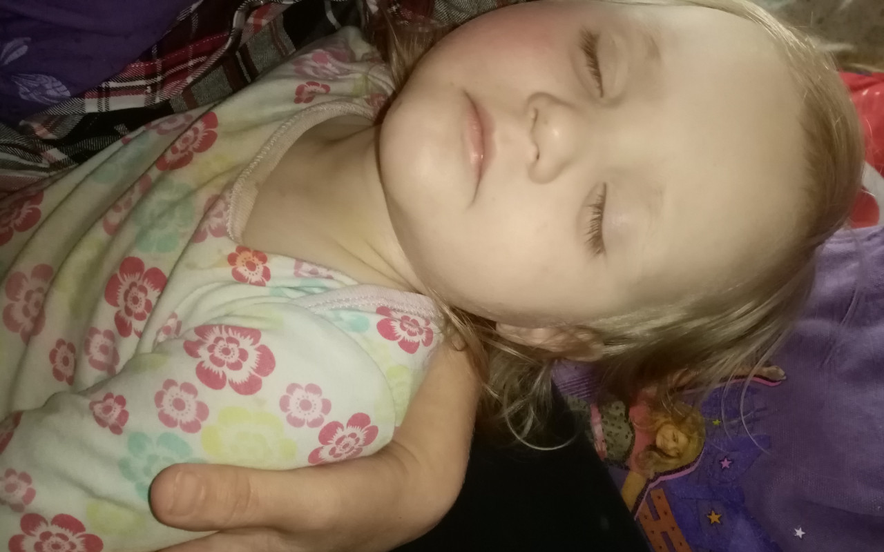 Maminka Nikola je sama na čtyři děti a chybí jí peníze na nájem