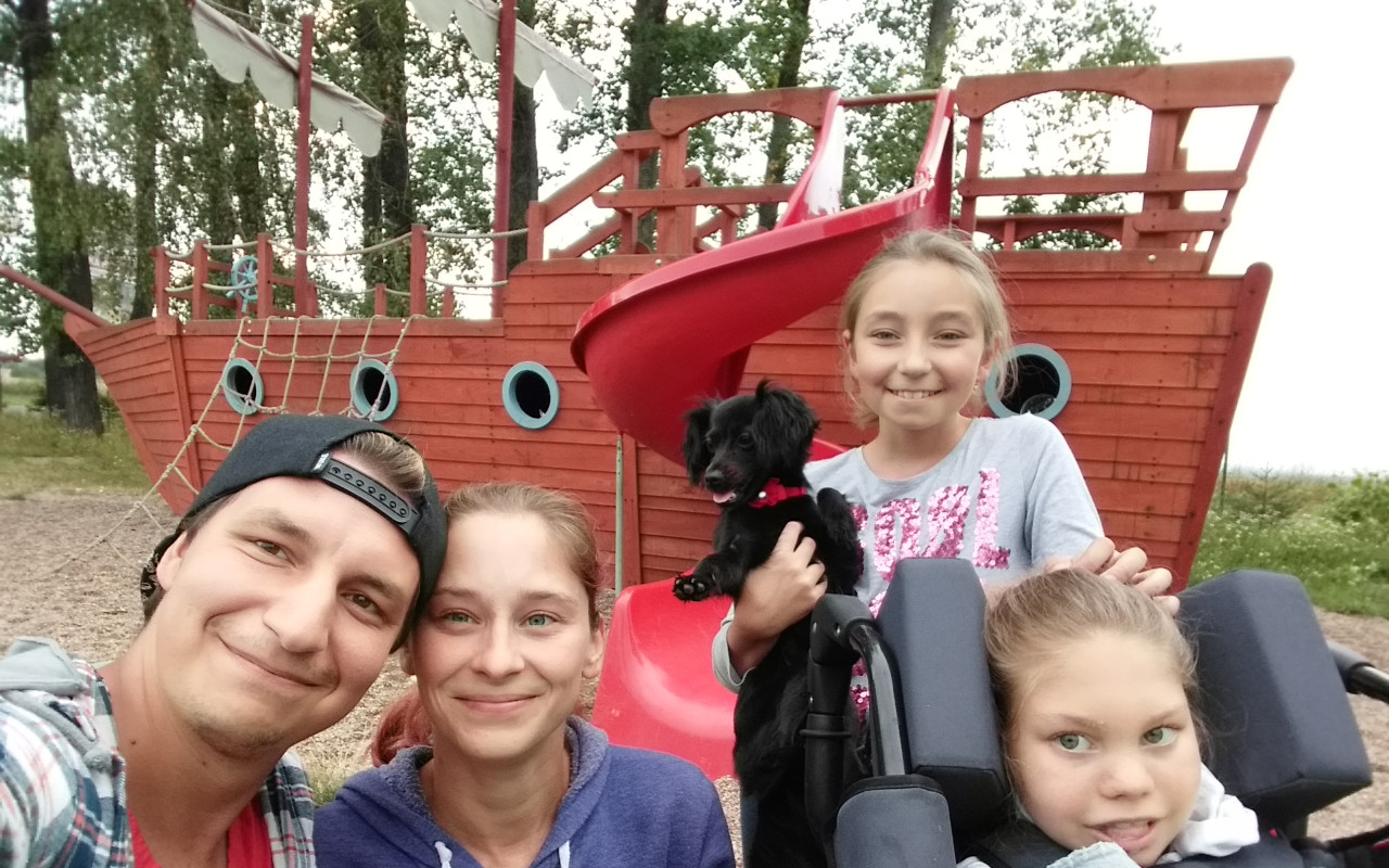 Nové auto pro Sárinku a její rodinu
