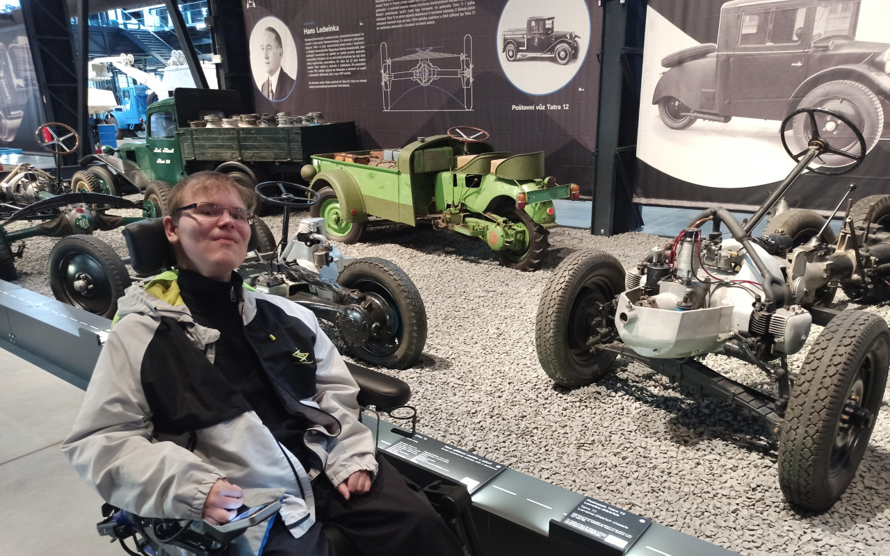 Daniel má nový mechanický vozík