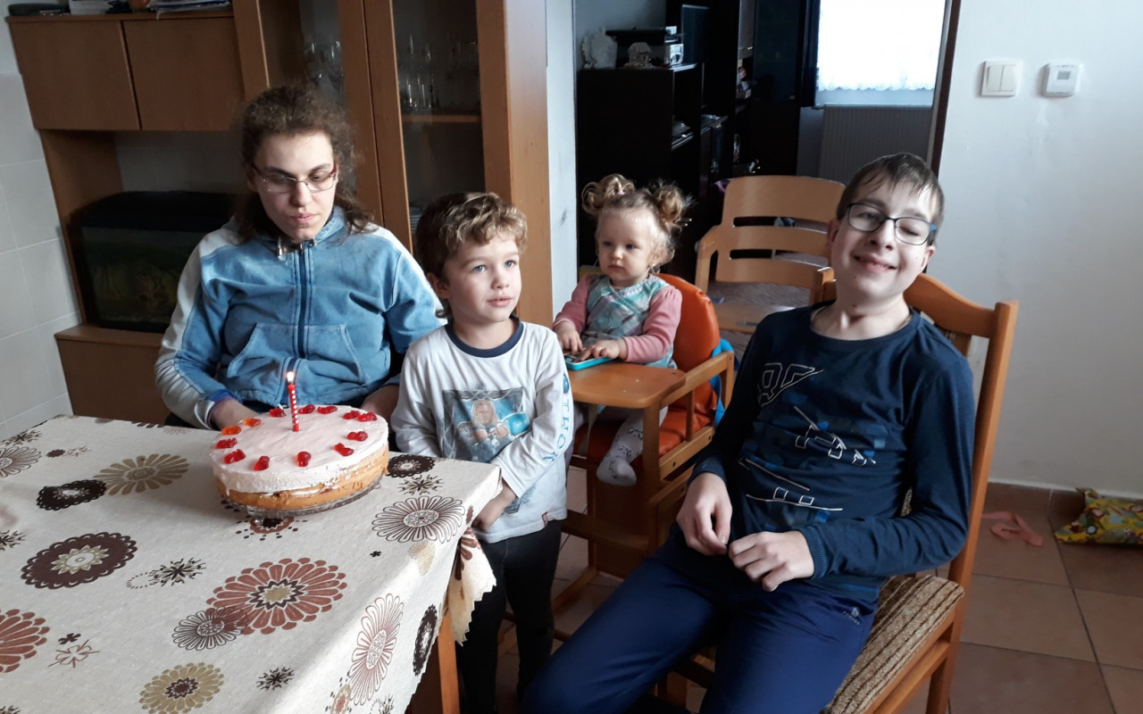 Bolestná ztráta matky a poškozený mozek - s tím musí Lucka bojovat