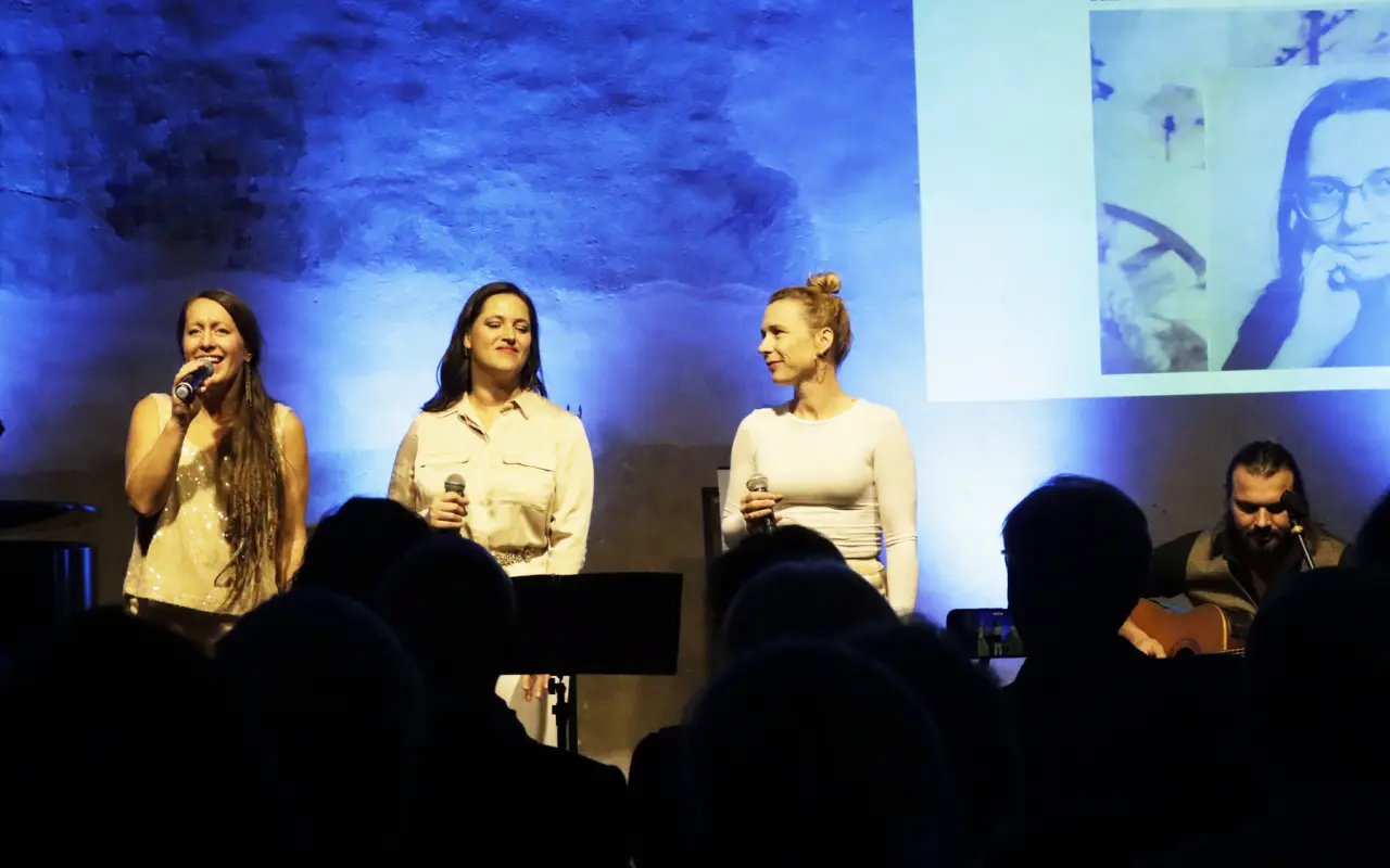 Yellow Sisters slaví 20 let - podpoř nové album Labyrint hlasů