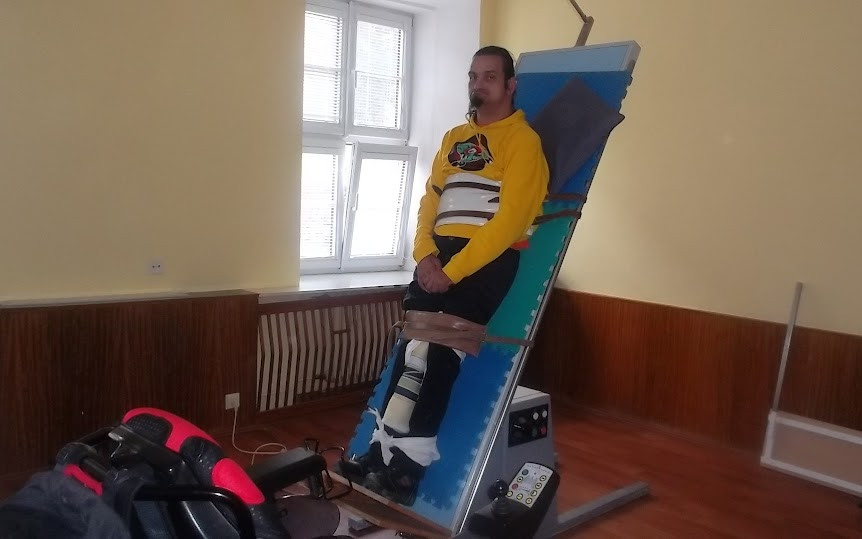 Složili jste se na speciální vertikalizační vozík pro Kamila