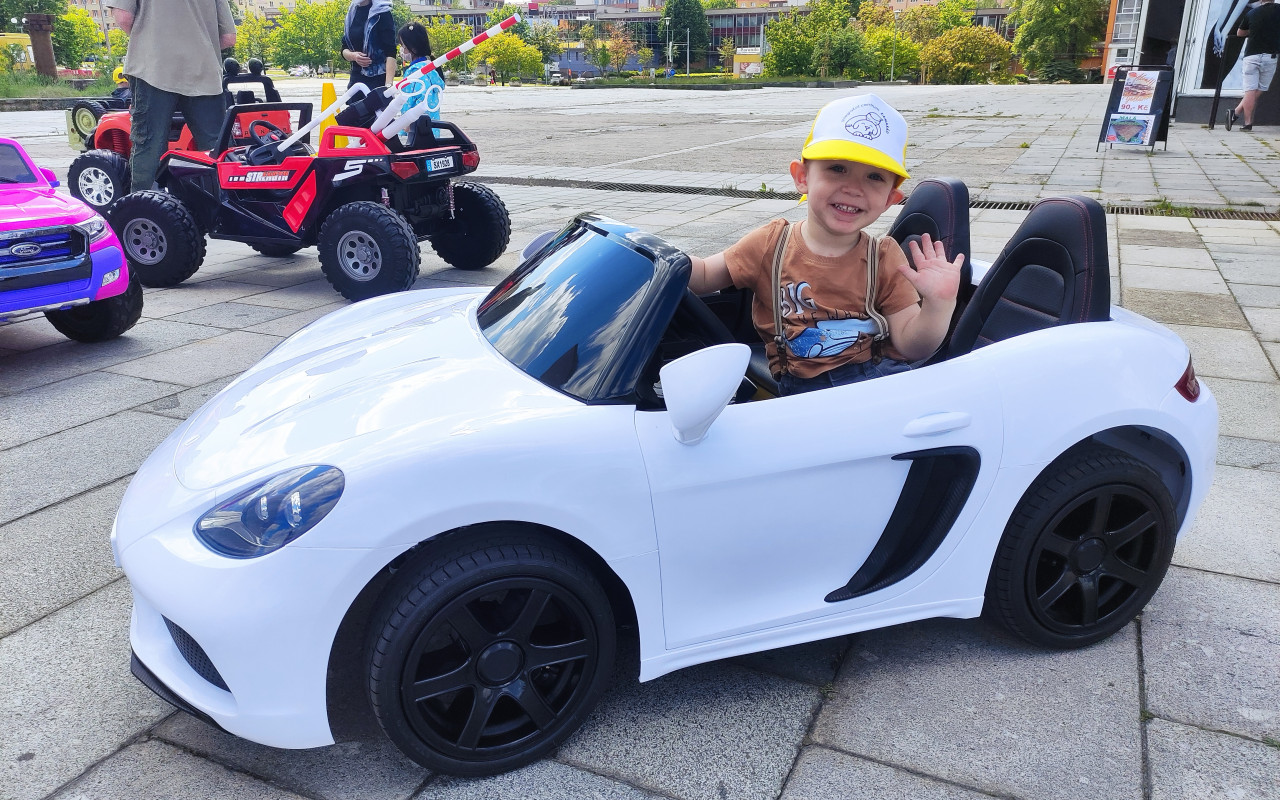 „MAMI, TATI, MĚJ ELEKTRO TAKY!“