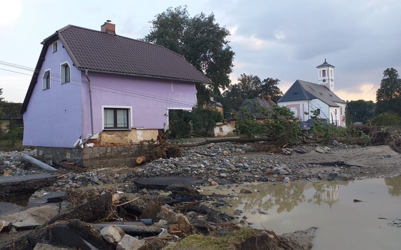 Pomohli jste po povodni, když bratr s rodinou přišel o dům