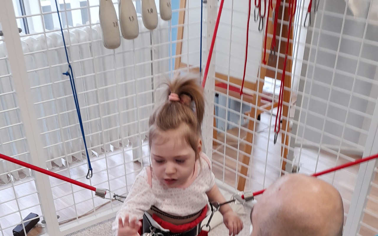 Pro Sofinku na neurorehabilitace a pomůcky