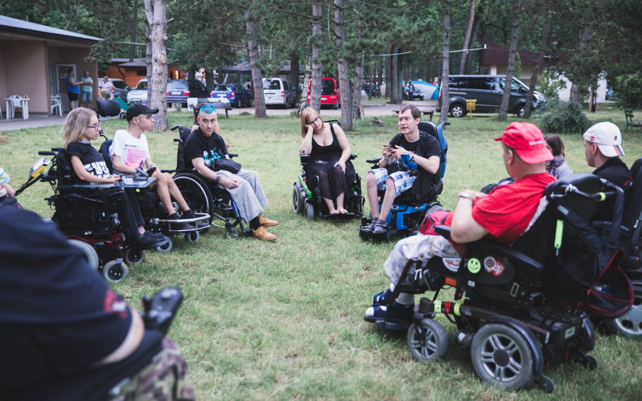 Soustředění ve florbale pro sportovce na elektrických vozících