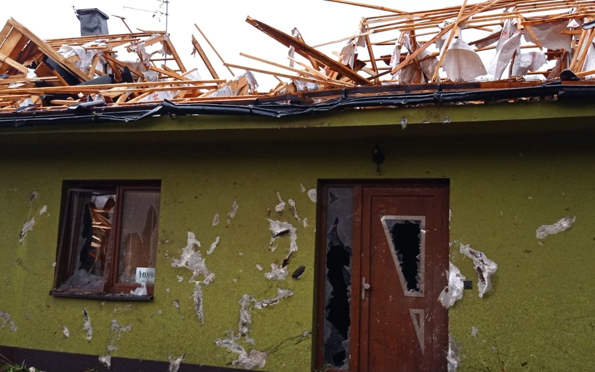 Pomohli jste Jarušce a Lubošovi, kterým tornádo vzalo střechu nad hlavou