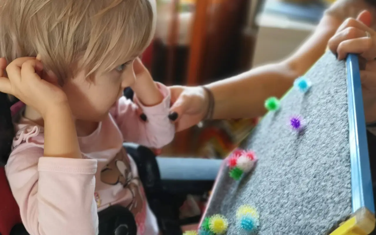 Pomohli jste Elišce s neurorehabilitací