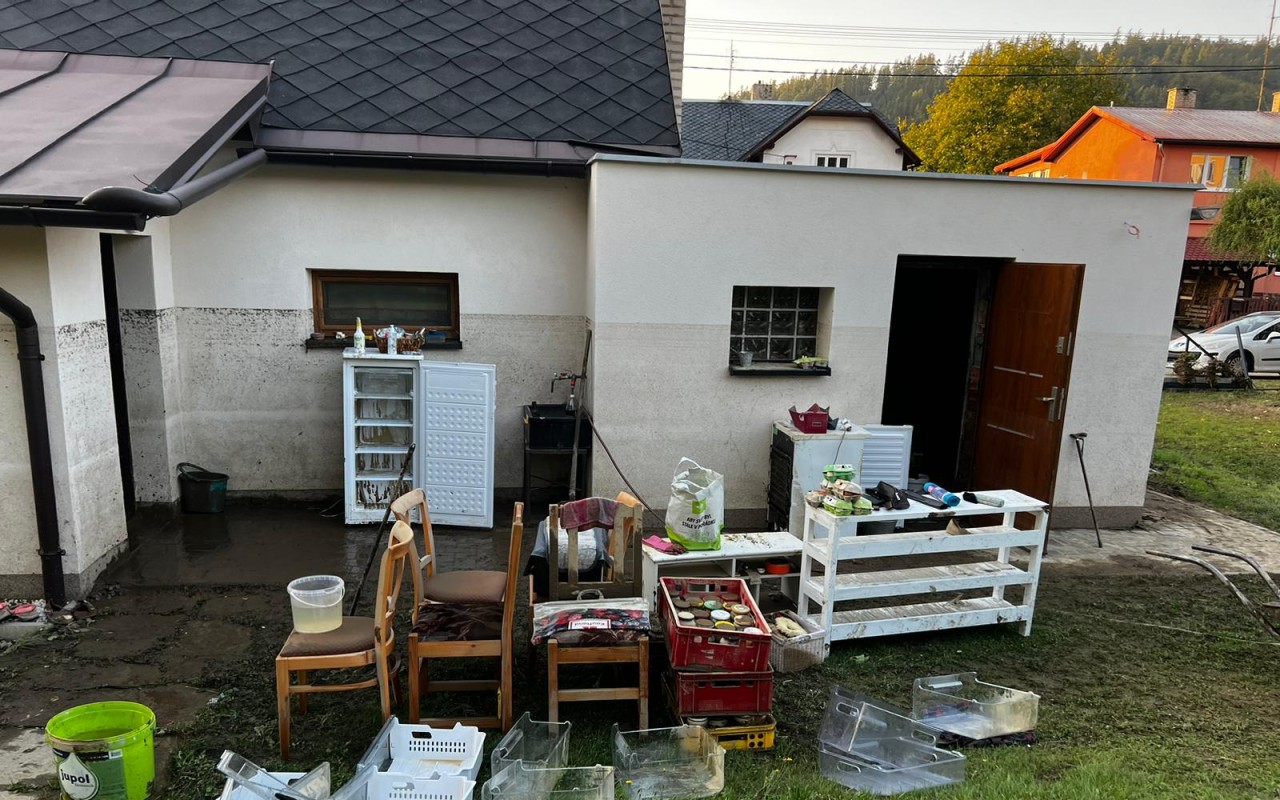 Pomoc panu Rentisovi z Brantic, který přišel o všechno v domku a o bydlení