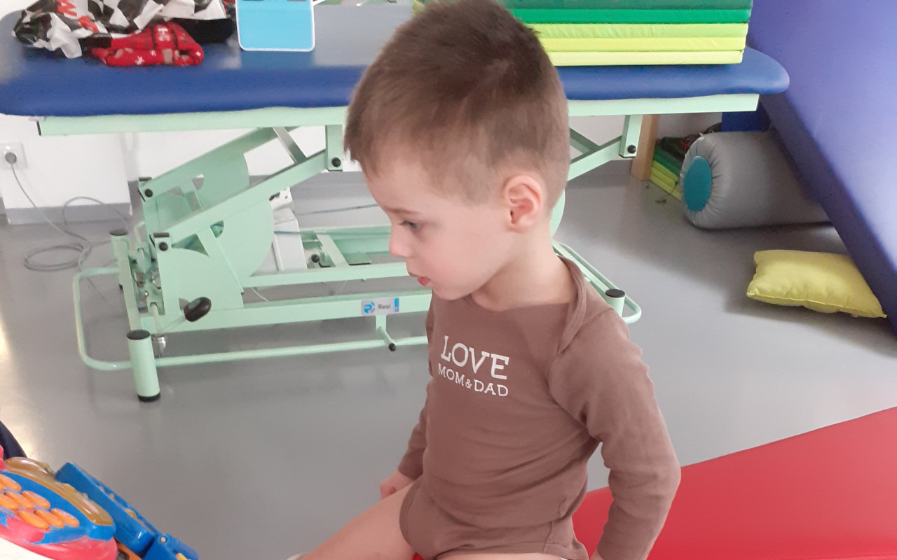 Složili jste se na neurorehabilitace a ortézky pro Mikuláška