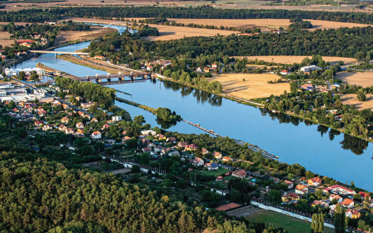 Dárková kniha Vltava z nebe – podpořte knihu ke 150. výročí Smetanovy Vltavy!