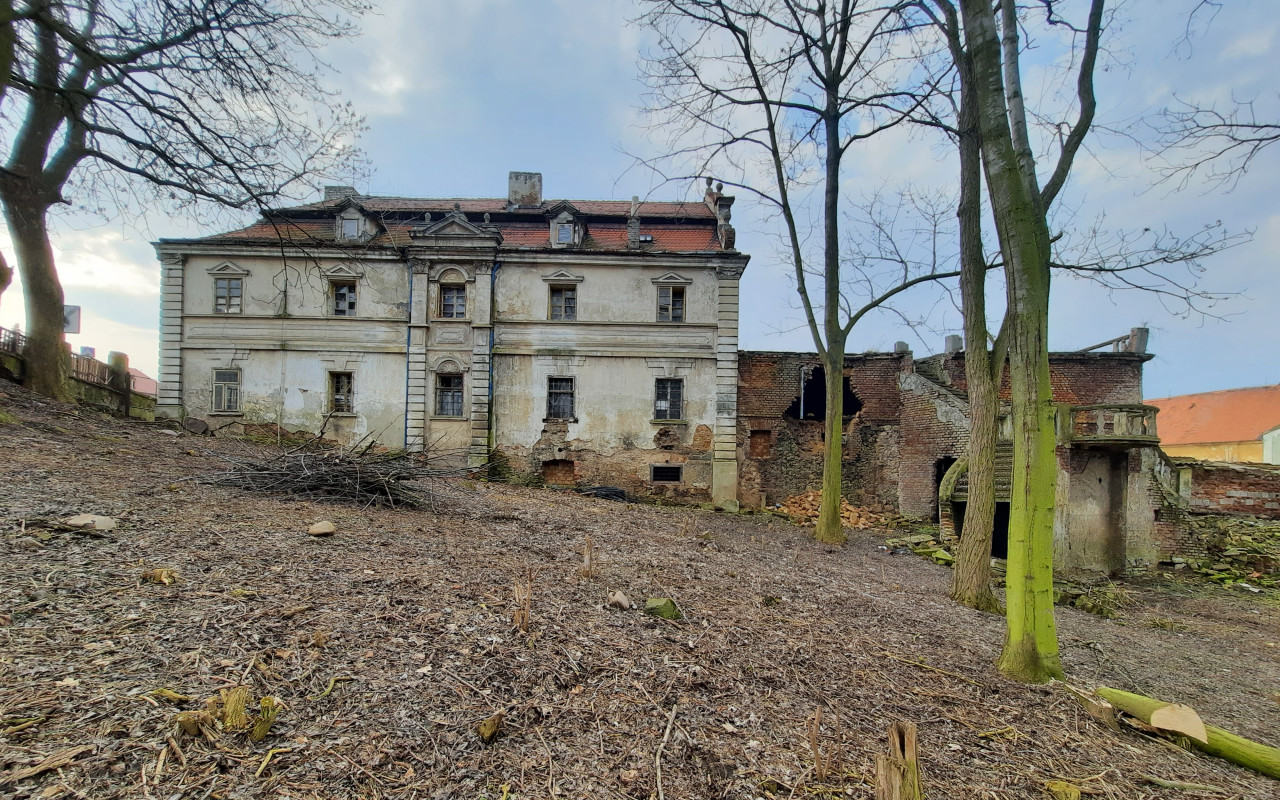 Záchrana kočárovny zámku Poláky