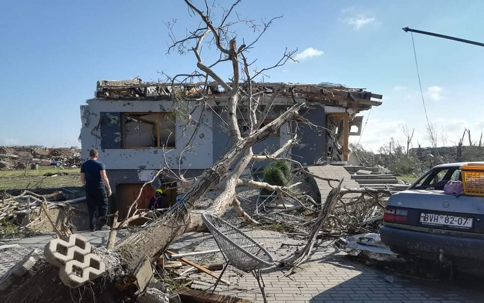 Pomohli jste rodině z Hrušek, které tornádo vzalo střechu nad hlavou