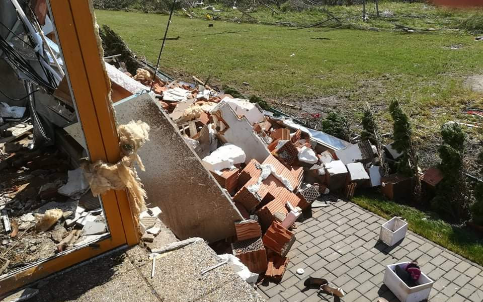Pomohli jste rodině z Hrušek, které tornádo vzalo střechu nad hlavou