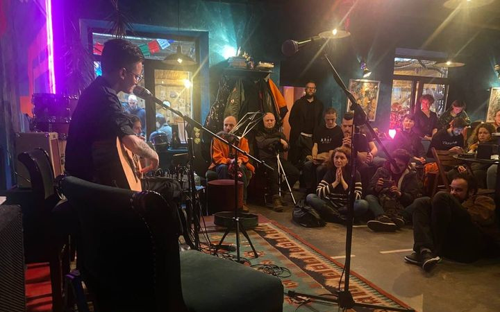 Benefiční koncert #makeartnotwar