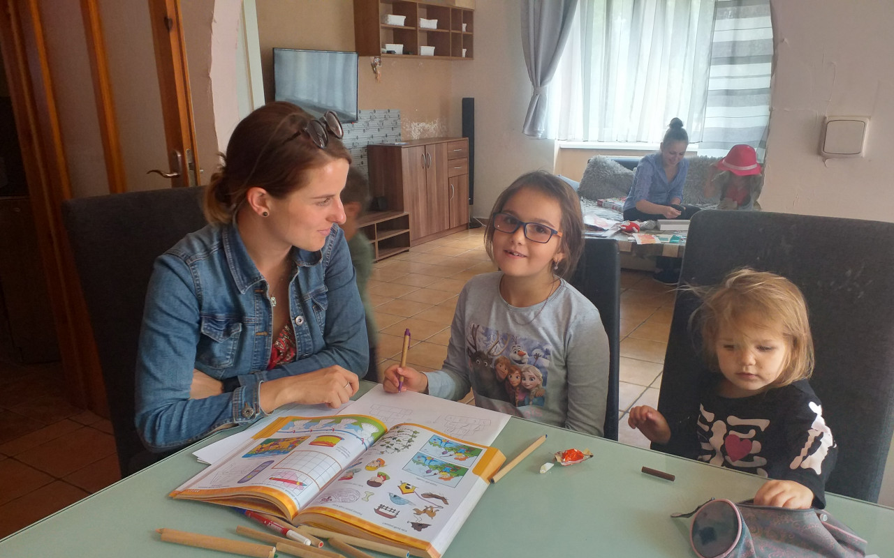 Vyrůstat doma, ne v dětském domově