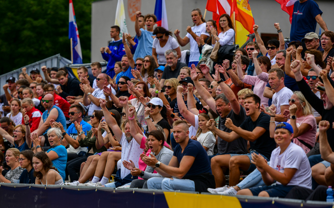 Házenkářská rodino, ukaž svou sílu! Pomoz týmům plážové házené splnit sen