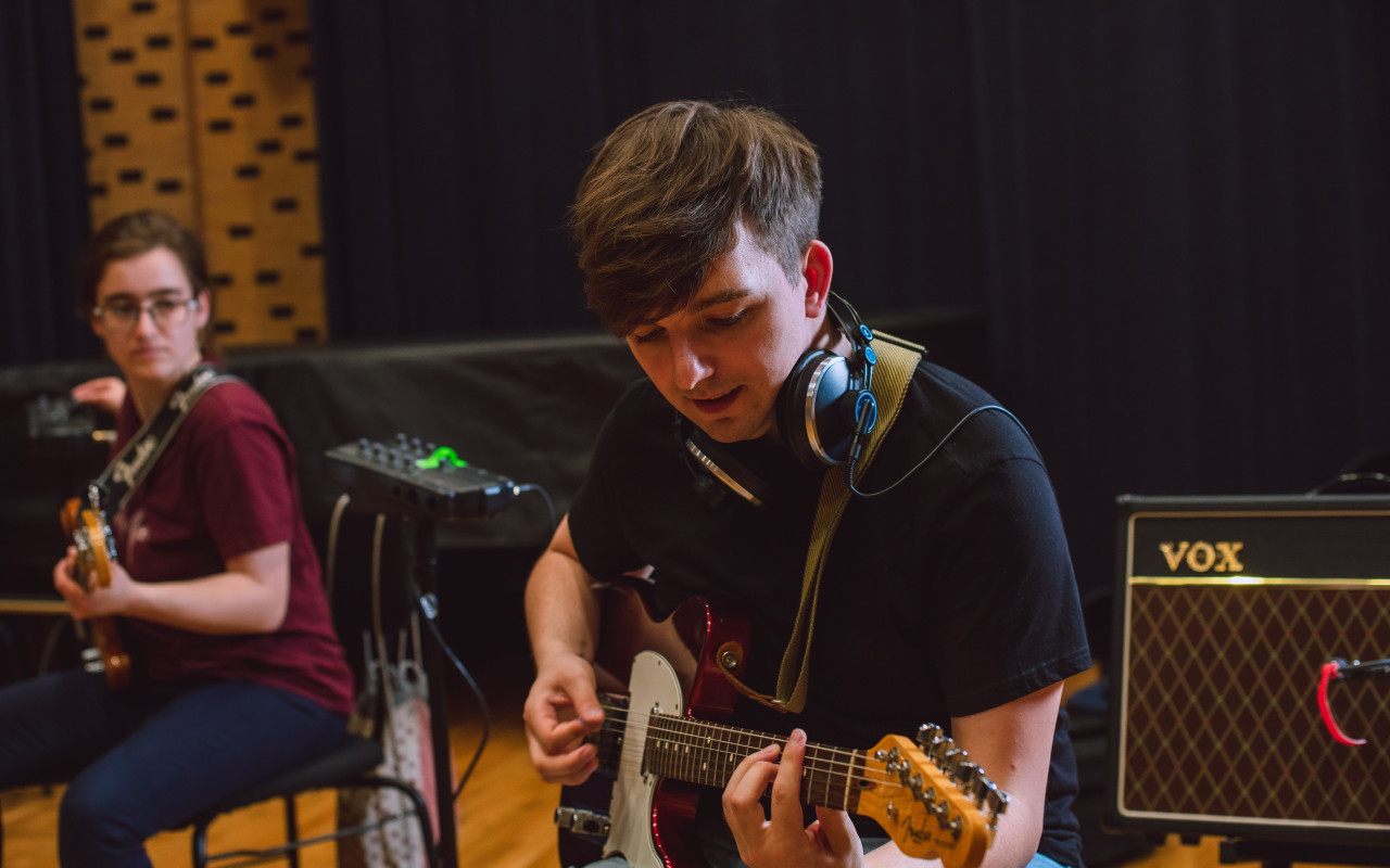 Pomoz kapele Něco si přej vydat debutové album