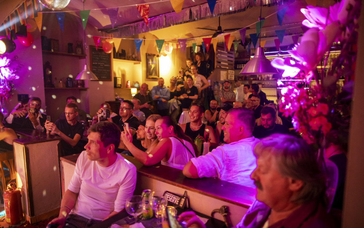 Pomozte nám vybudovat nový PIANO BAR