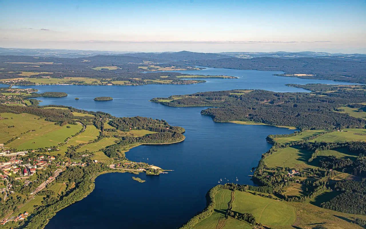 Dárková kniha Vltava z nebe – podpořte knihu ke 150. výročí Smetanovy Vltavy!