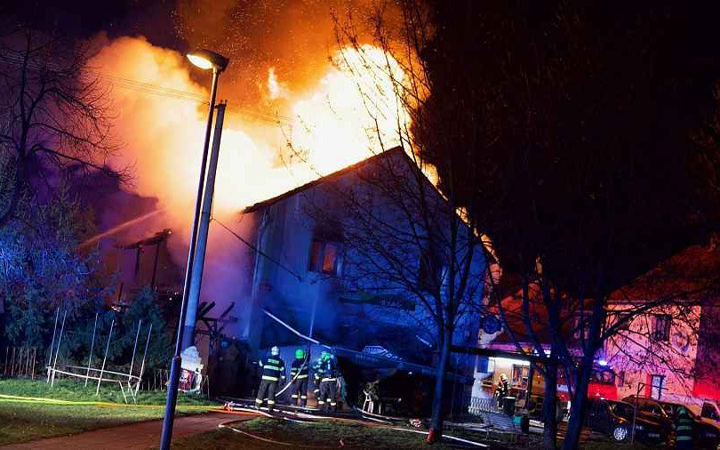 Pomozme vybudovat rodině Evě, Pepovi a Pepíkovi znovu střechu nad hlavou