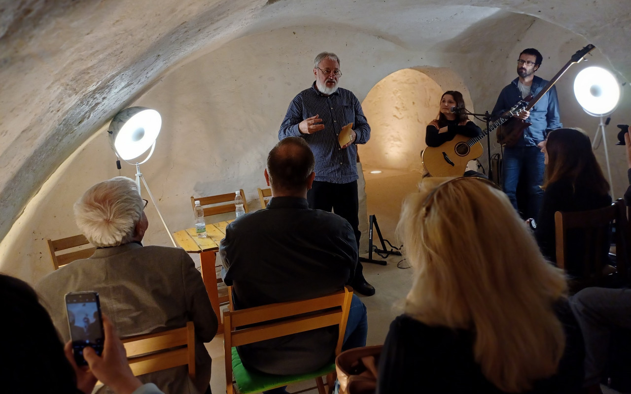 POETICKÉ JARO s novinkami nakladatelského projektu TOFANA