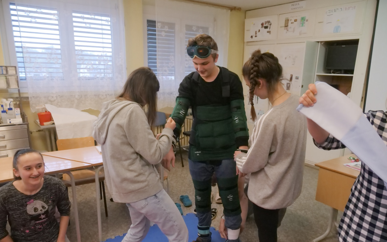 Pořídili jste simulátor stáří pro vzdělání