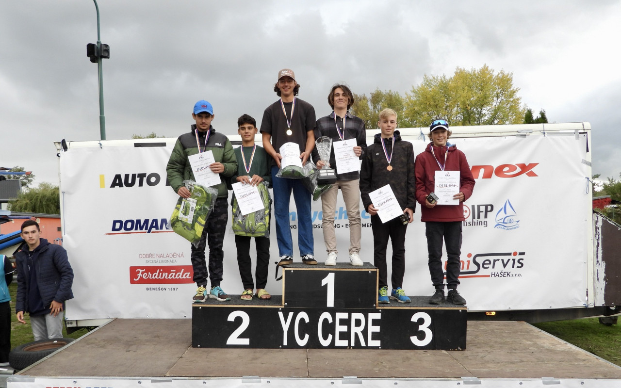 Nastartujte naši první sezónu na olympijské lodní třídě 49er!