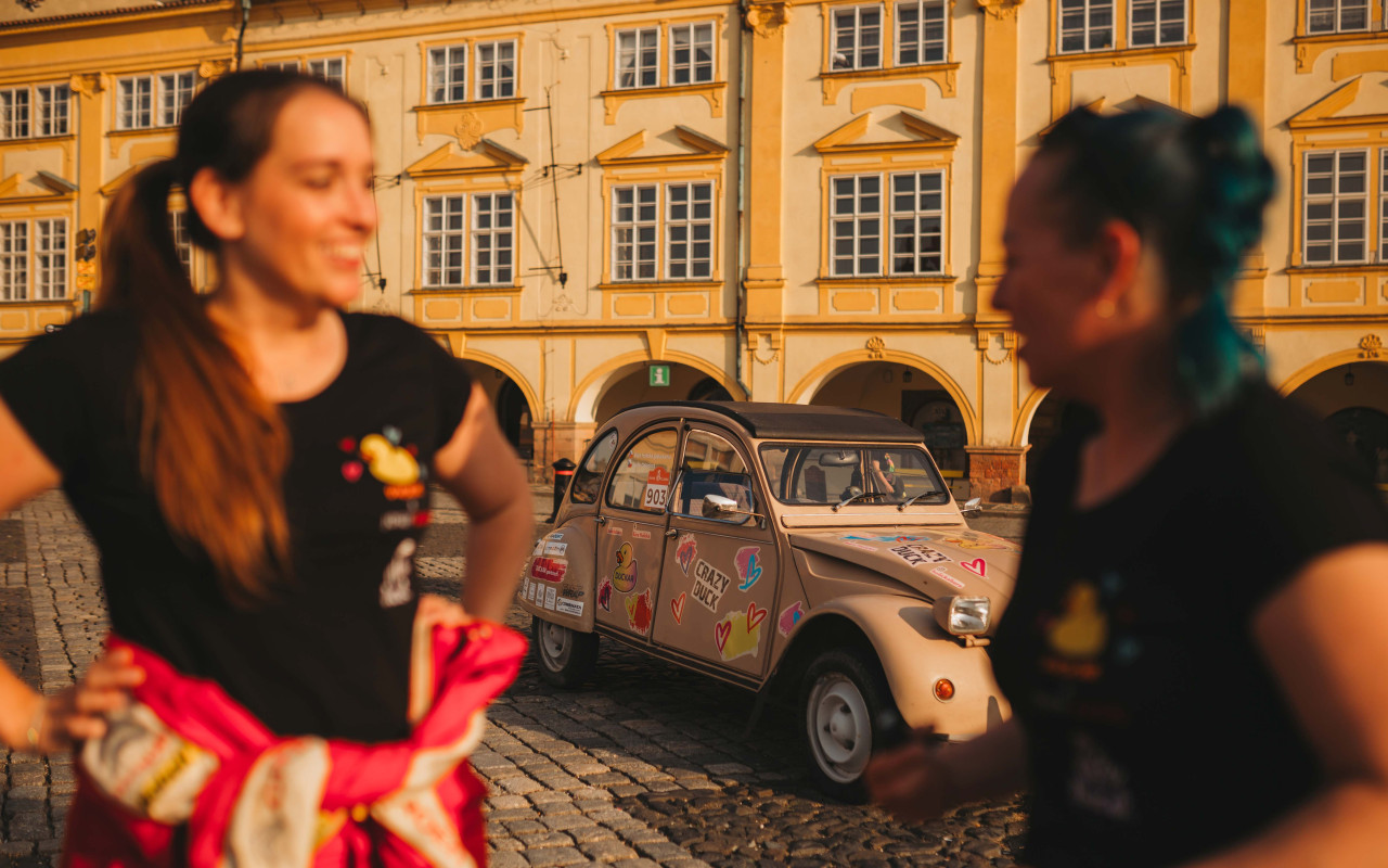 DUCKAR Kachna jede do cíle DAKAR rally. Pomozte nám dostat legendární kachnu (Citroën 2CV) na DAKAR Classic 2024! Holická-Engová.