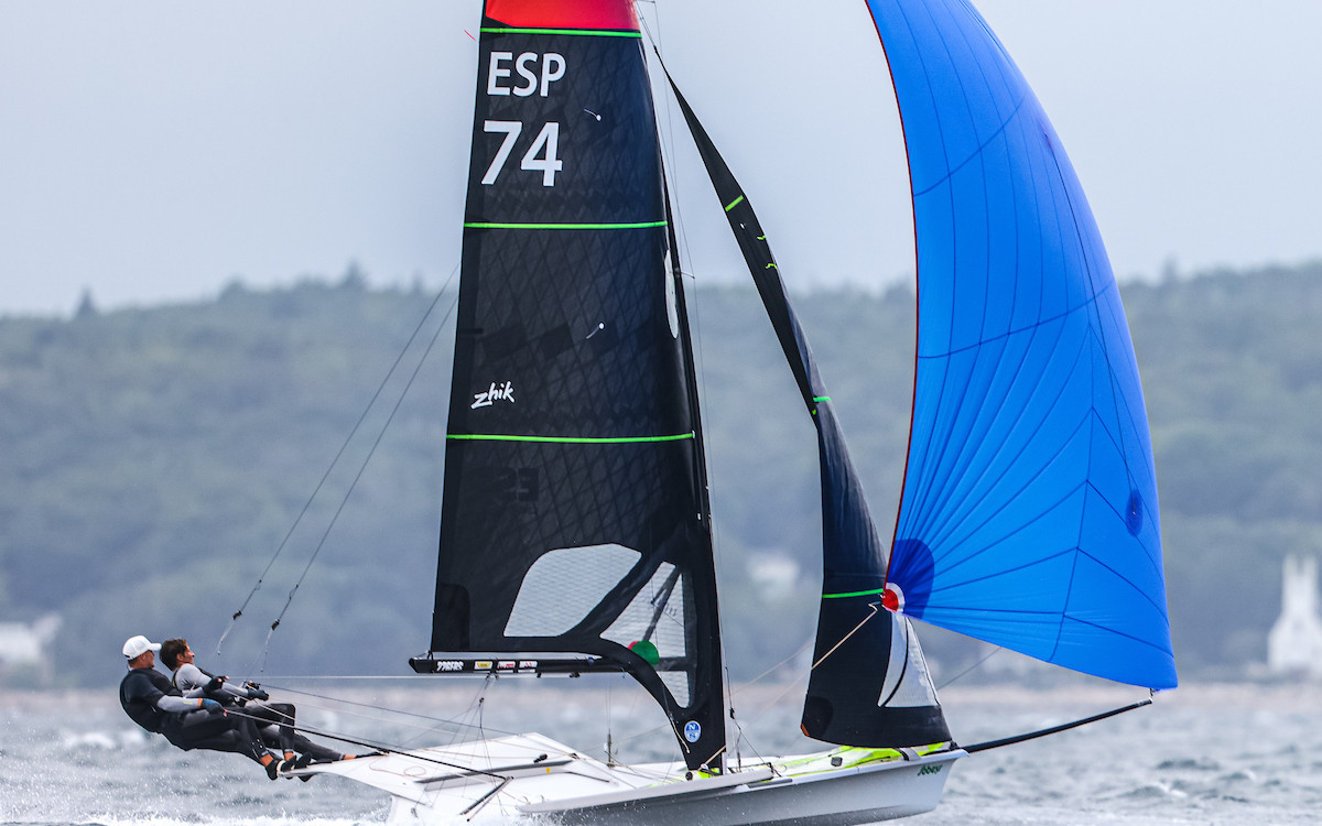 Nastartujte naši první sezónu na olympijské lodní třídě 49er!