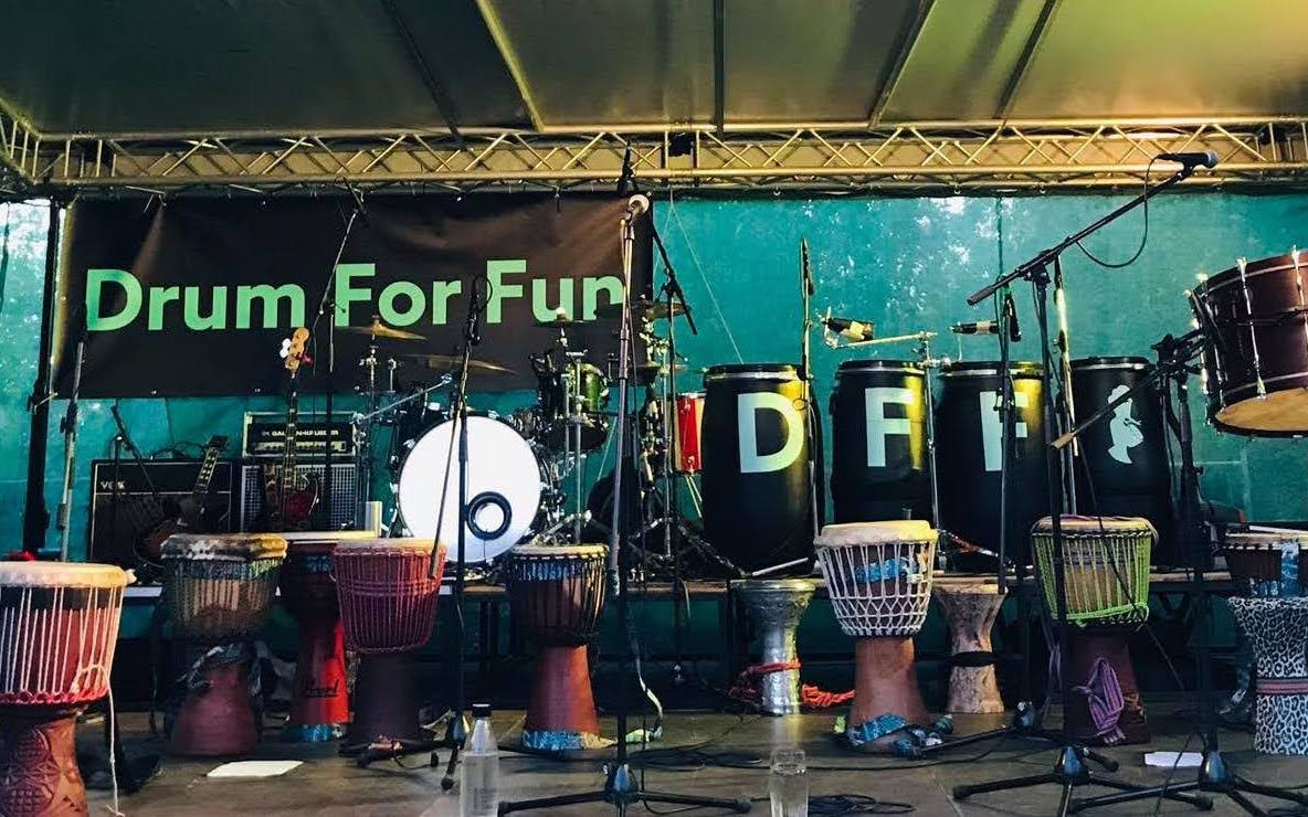 A je to tady! První album bubenic z Drum For Fun