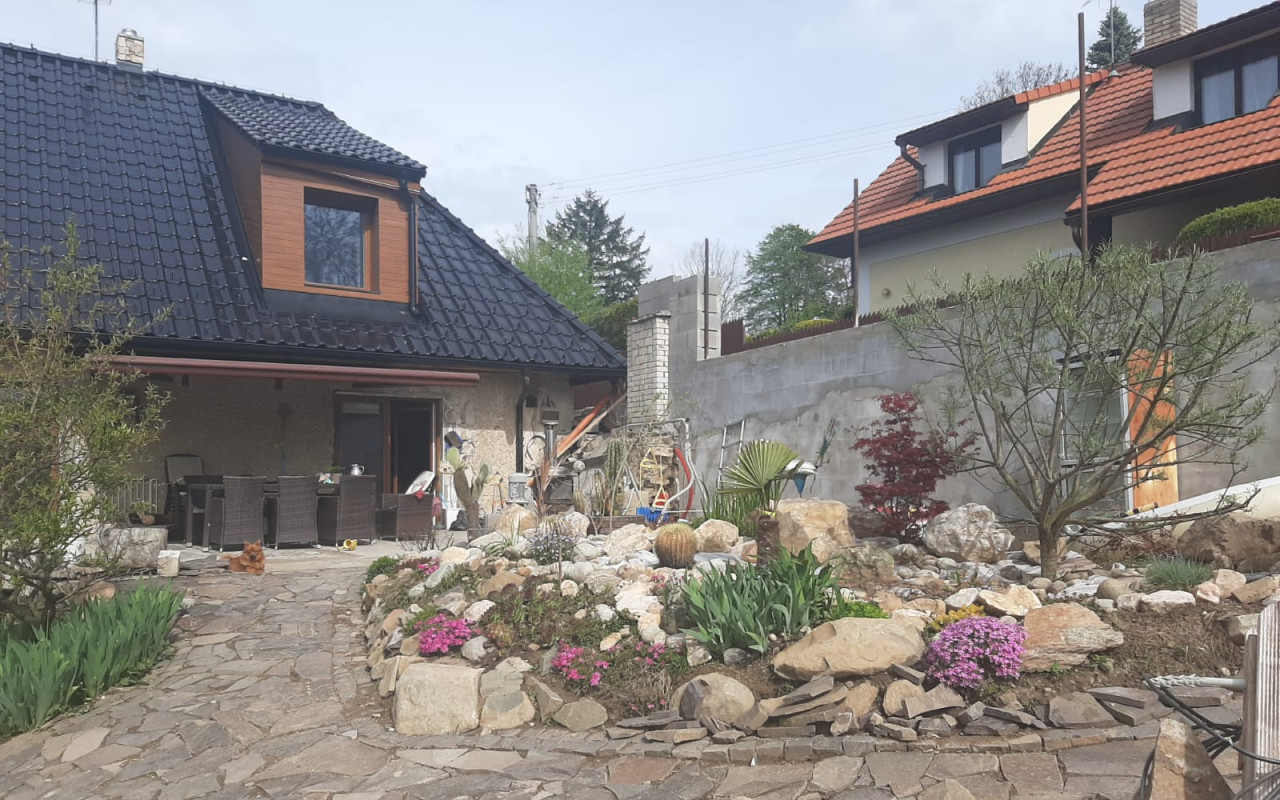 Při požáru přišla rodina se 3 dětmi o vše - POMOZME jim postavit nový domov