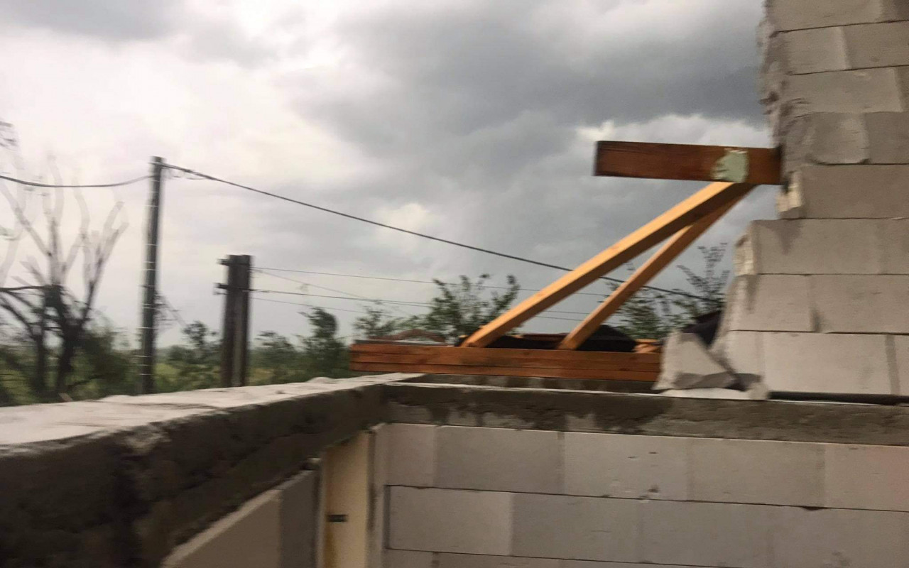 Pomohli jste Pavlovi Blažejovi, kterému tornádo v Hruškách sebralo střechu