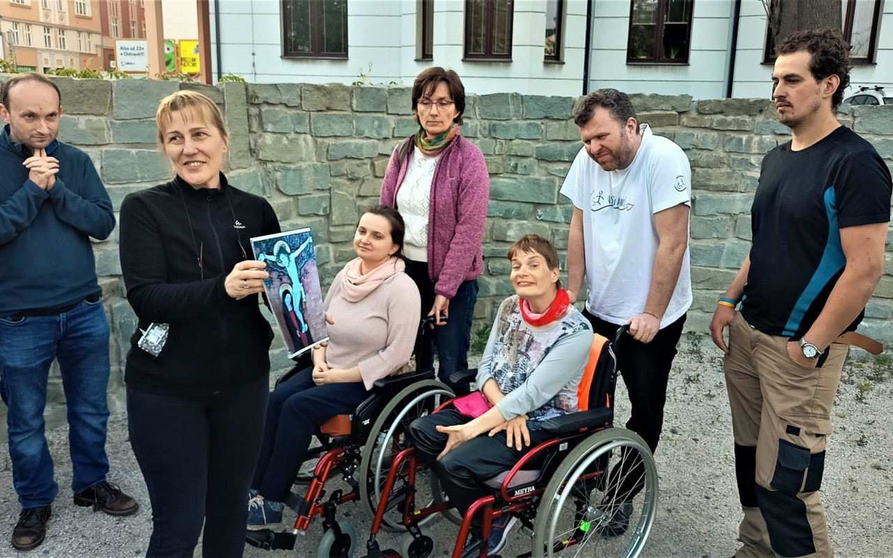 POMOZTE NÁM SE SETKÁVAT – velké auto nám to umožní