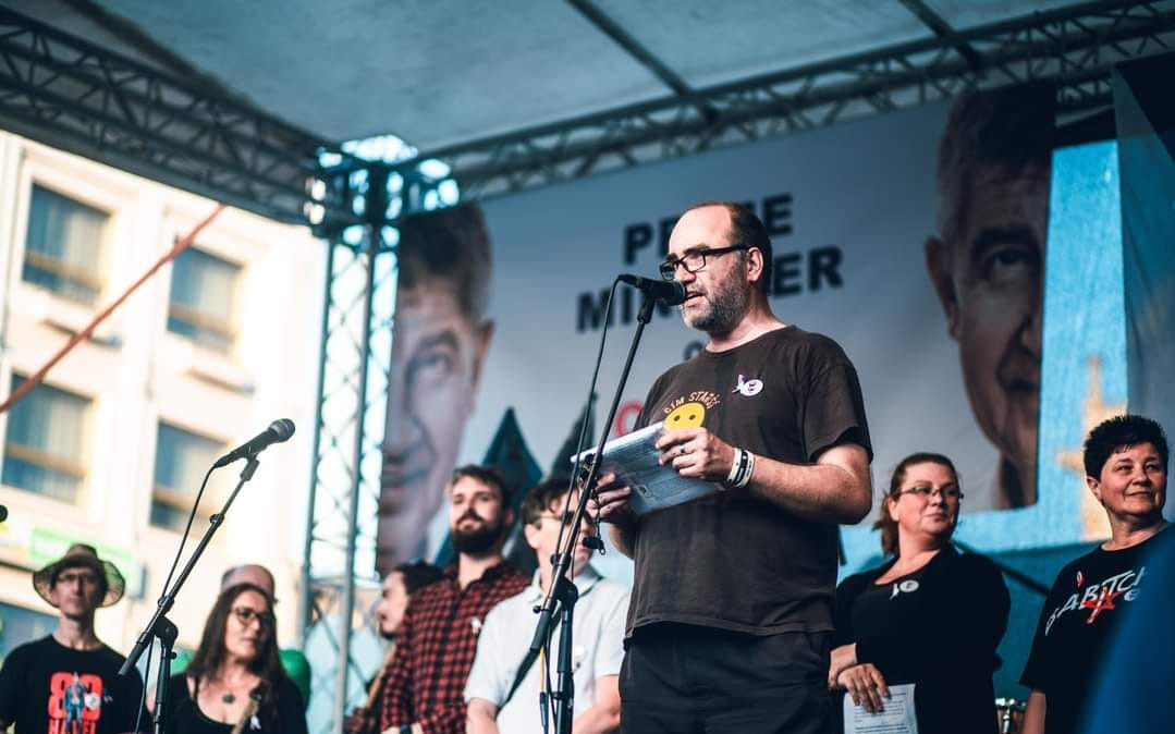 Umožněme prosím Vláďovi pracovat a žít