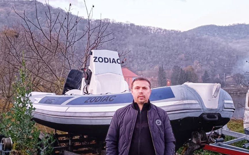 Složili jste se na výsadkový a záchranný člun pro rozvědku mořské pěchoty