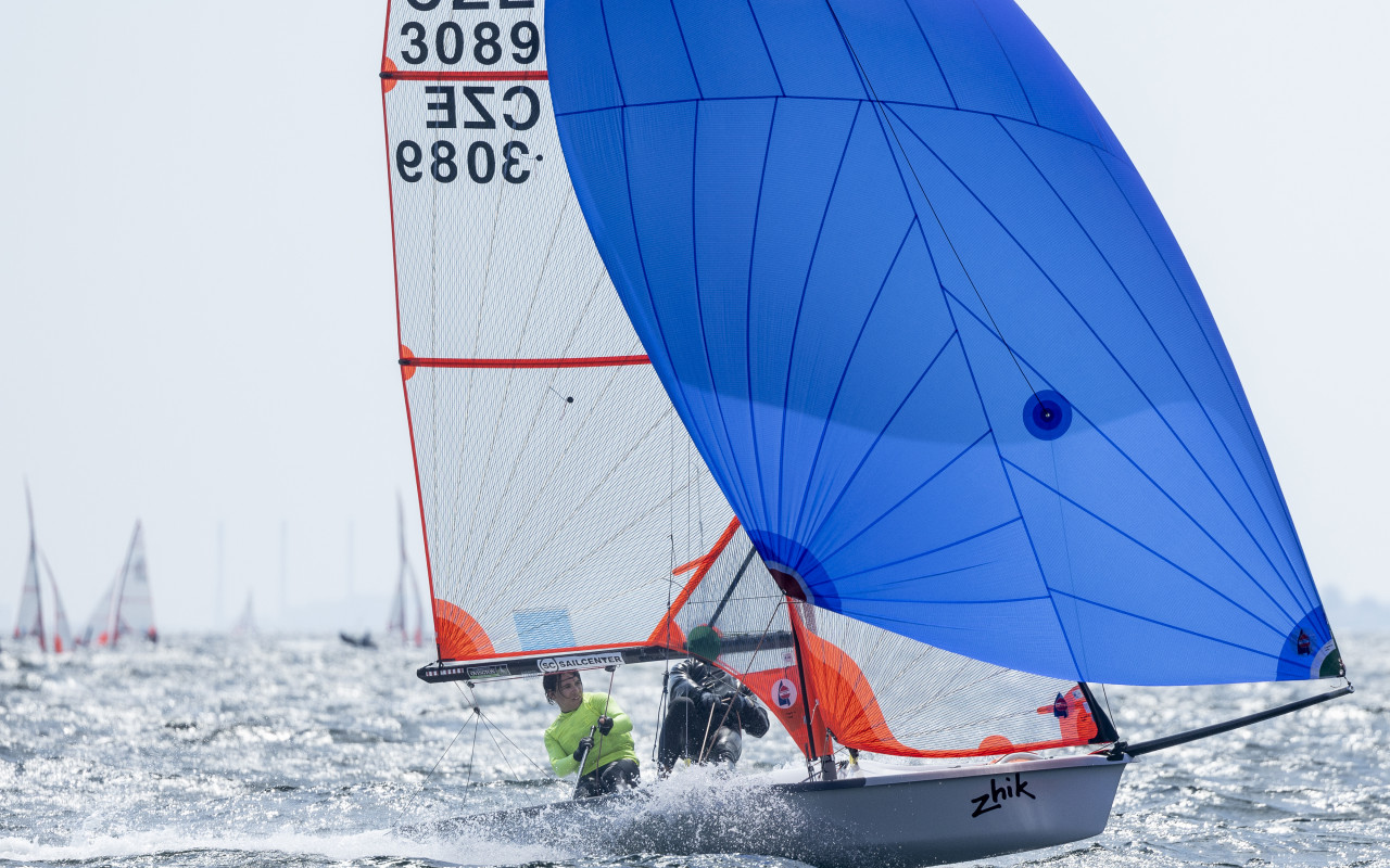 Nastartujte naši první sezónu na olympijské lodní třídě 49er!