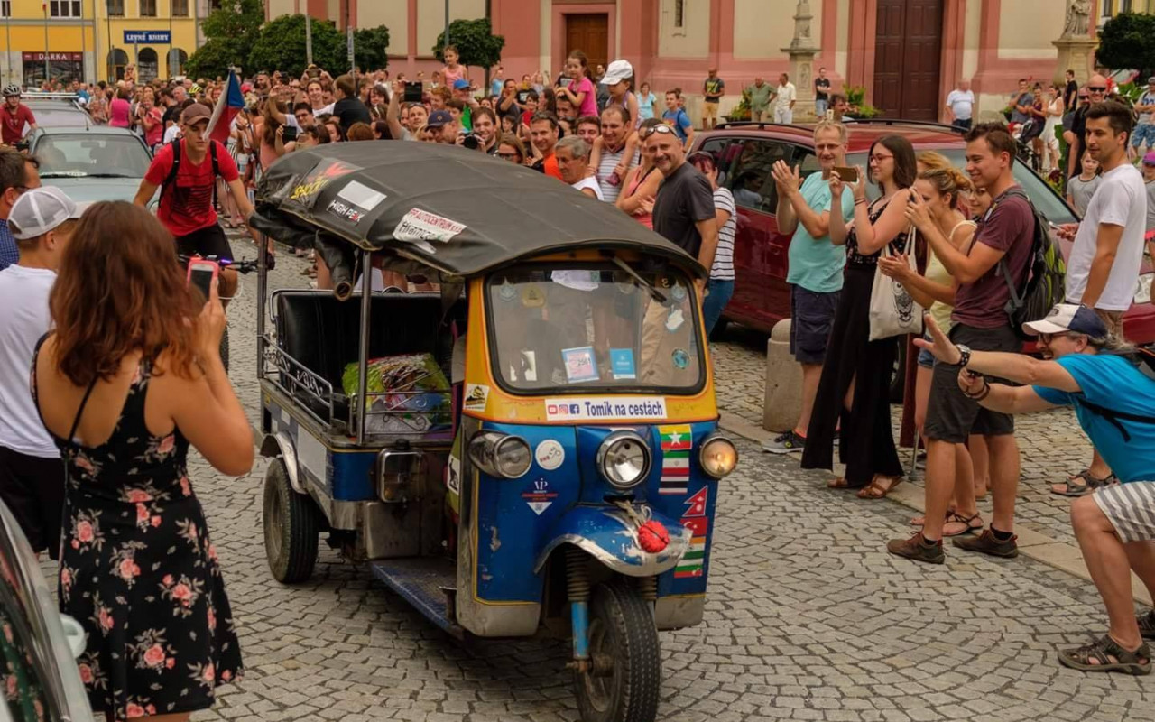 Tomík na cestách ve filmu – Do Afriky pro tuktuk