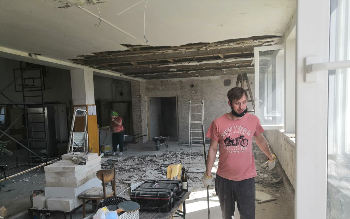 Pomozme dobrovolníkům z Velkého Oseku s rekonstrukcí sokolovny