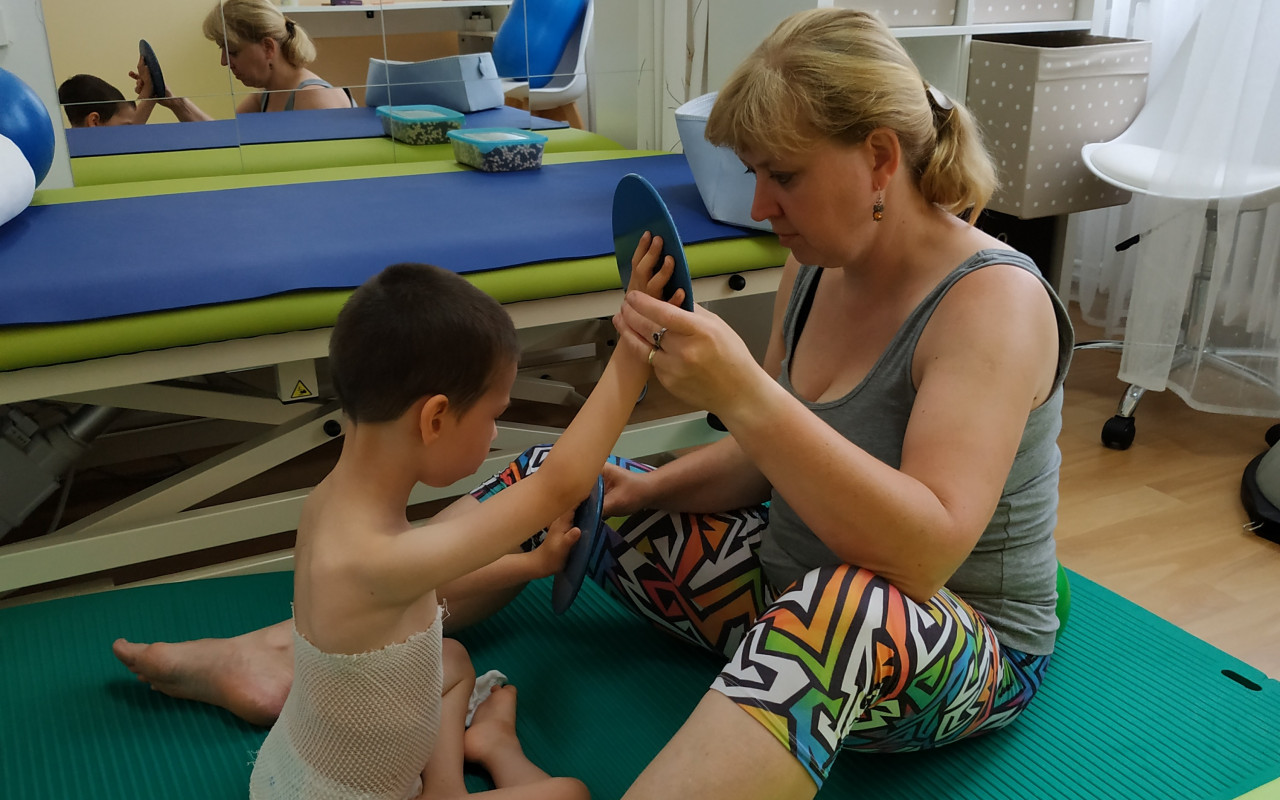 Neurorehabilitace a terapie pro Dominička