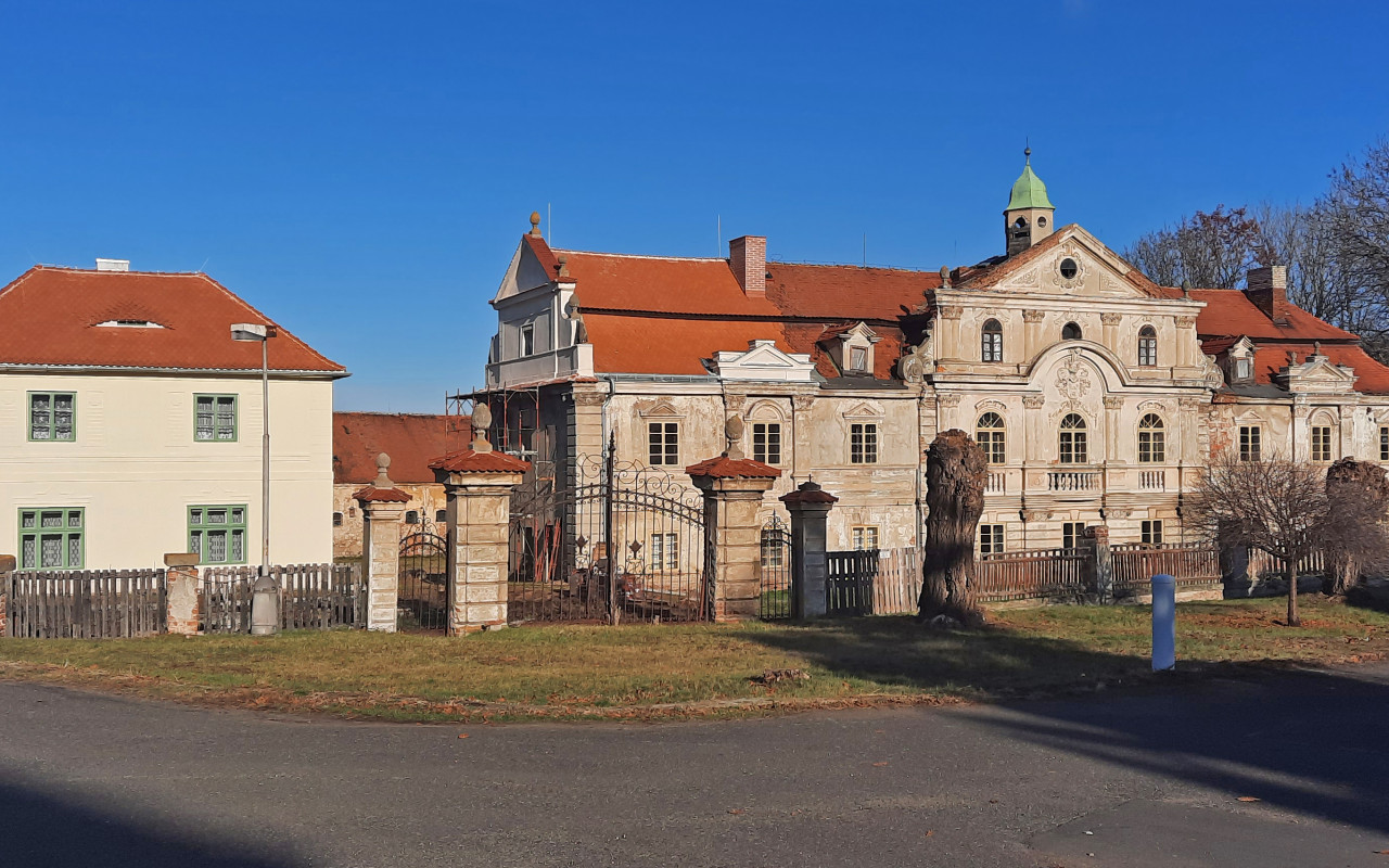Záchrana kočárovny zámku Poláky