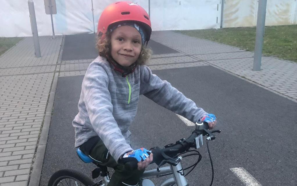 Pomoc mamince se synem, která ne vlastní vinou, nikdy nezažila normální život